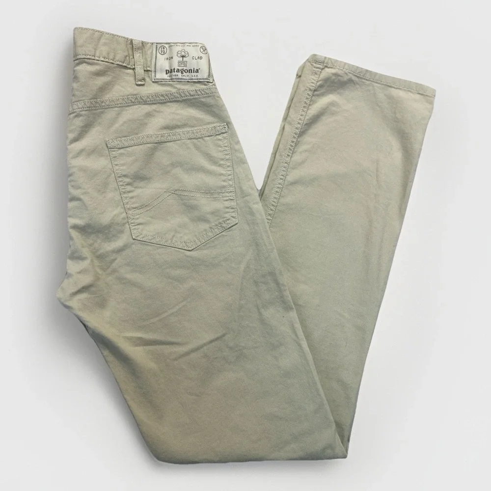 Patagonia Pants Mens 30 x 32 Khaki Straight Fit Work Wear Iron Clad 56095
